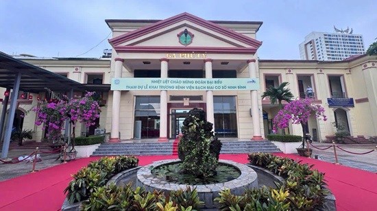 Hanoi - Vinh train adds a stop to serve people seeking medical examination