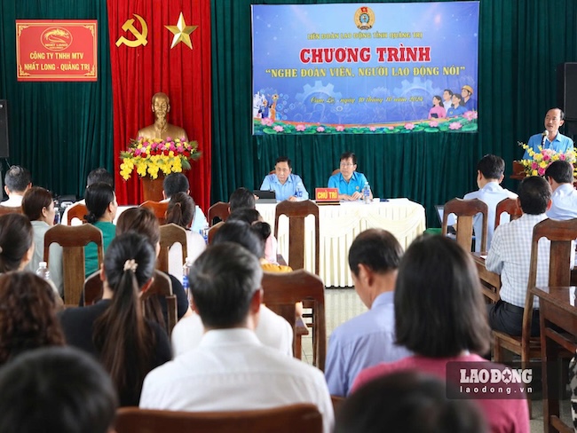 Chương trình “Nghe đoàn viên, người lao động nói” với sự tham gia của đại diện Sở Nội vụ, Bảo hiểm xã hội tỉnh cùng đoàn viên, người lao động thuộc các đơn vị sự nghiệp, doanh nghiệp. Ảnh: Hưng Thơ