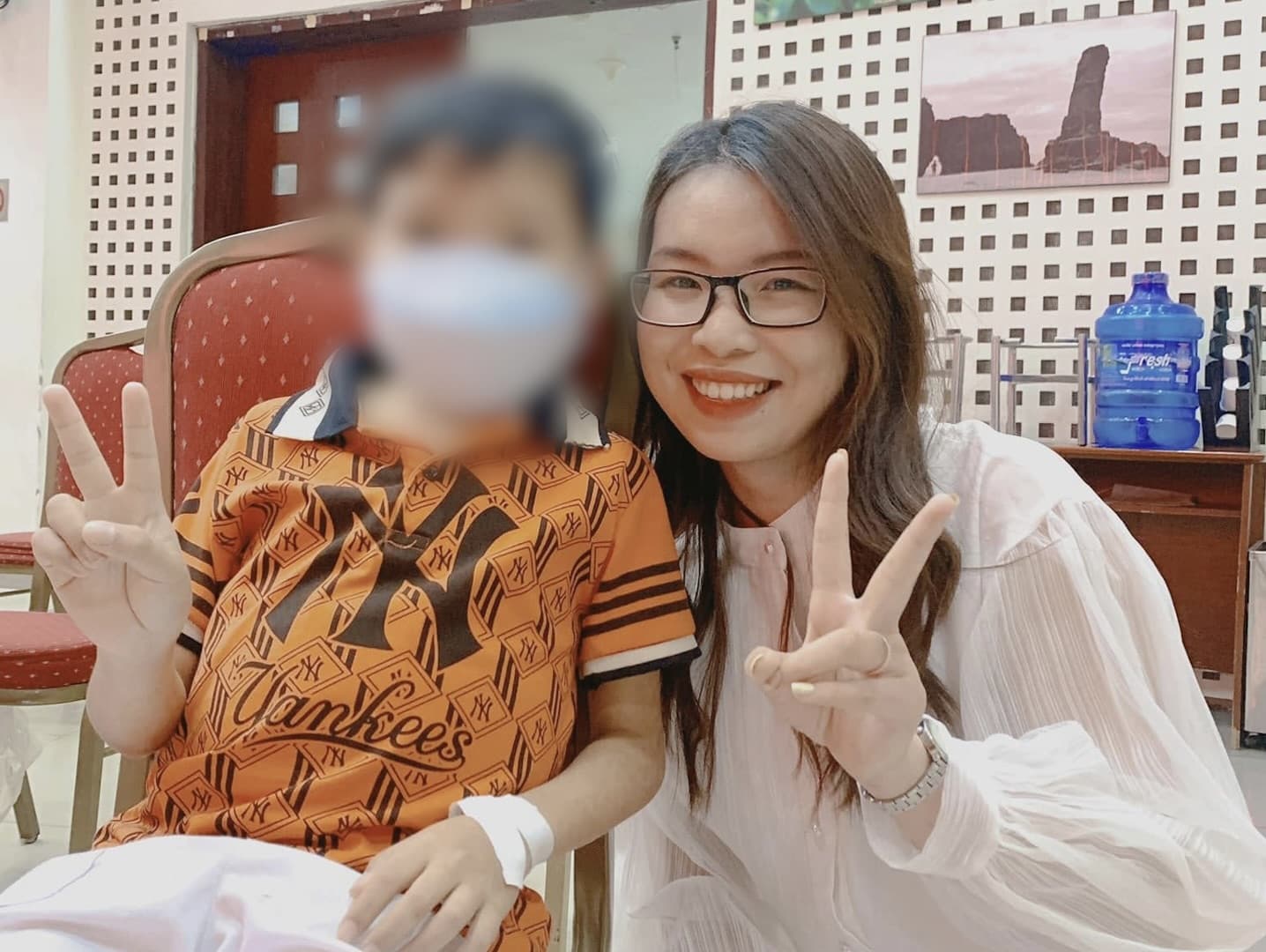 Chị Trịnh Thục Ánh mong muốn lan tỏa tinh thần sẻ chia, khuyến khích người trẻ dùng thế mạnh của bản thân để đóng góp cho cộng đồng. Ảnh: Nhân vật cung cấp