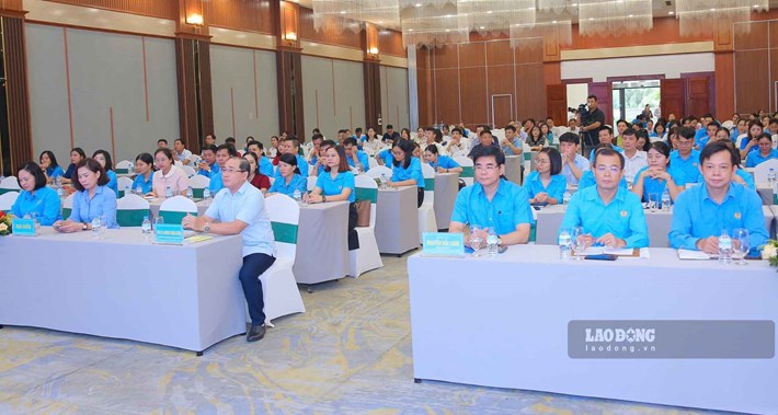 Các đại biểu tham dự hội nghị tập huấn Điều lệ và Hướng dẫn thi hành Điều lệ Công đoàn Việt Nam khóa XIV do LĐLĐ tỉnh Ninh Bình tổ chức. Ảnh: Nguyễn Trường (chụp ngày 30.10)