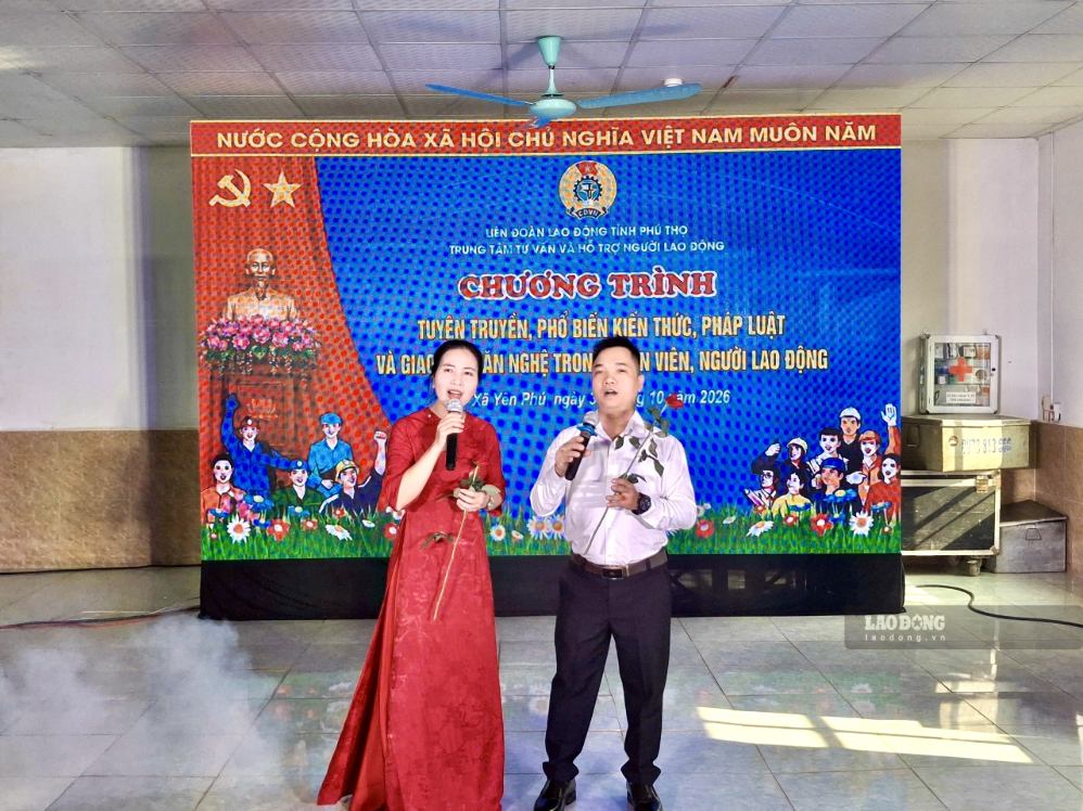 Tiết mục văn nghệ giao lưu đặc sắc của các đoàn viên xã Yên Phú, Phú Thọ. Ảnh: Dương Bắc, chụp ngày 30.10.2026.