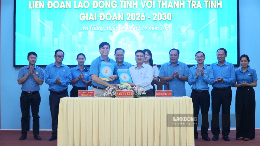 Công đoàn ký kết với Thanh tra tỉnh An Giang. Ảnh: Nguyên Anh