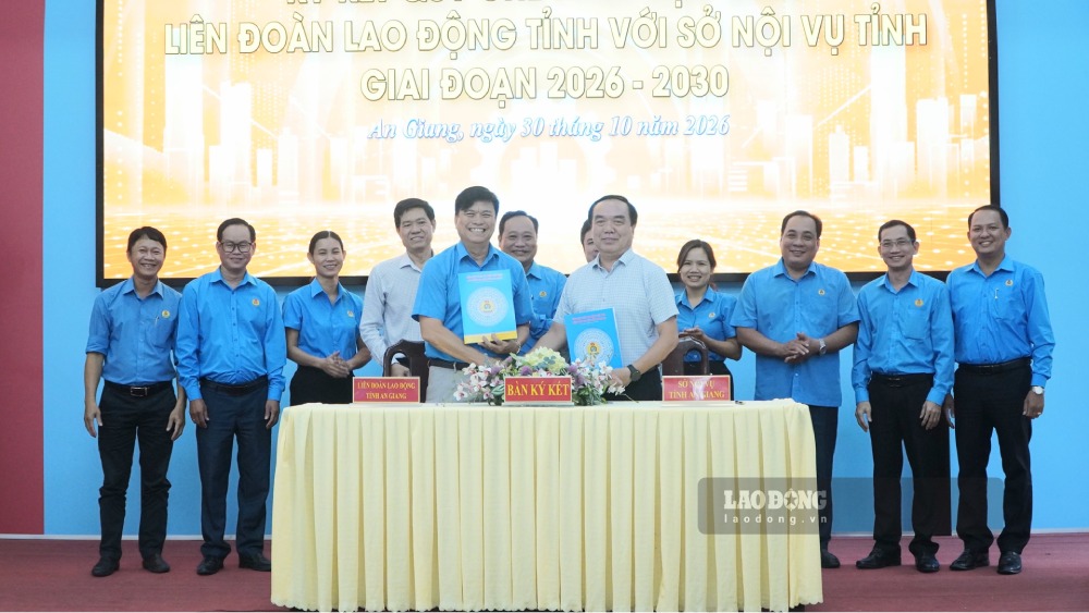 Công đoàn ký kết với Sở Nội vụ tỉnh An Giang. Ảnh: Nguyên Anh