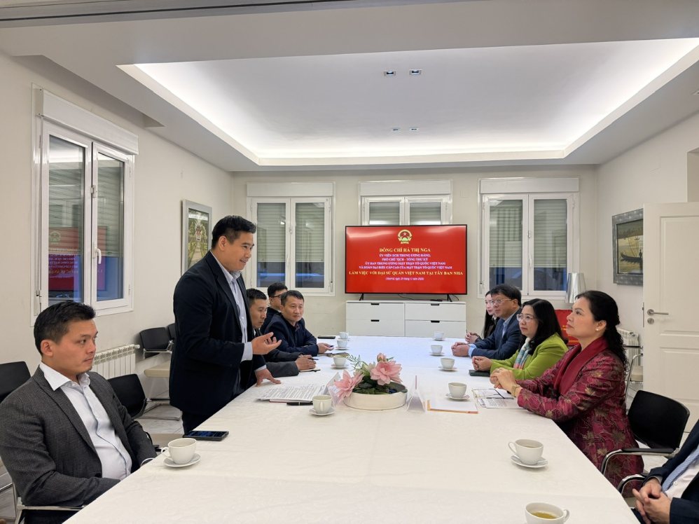 Đoàn đại biểu UBTƯ MTTQ Việt Nam thăm và làm việc với Đại sứ quán Việt Nam tại Vương quốc Tây Ban Nha
