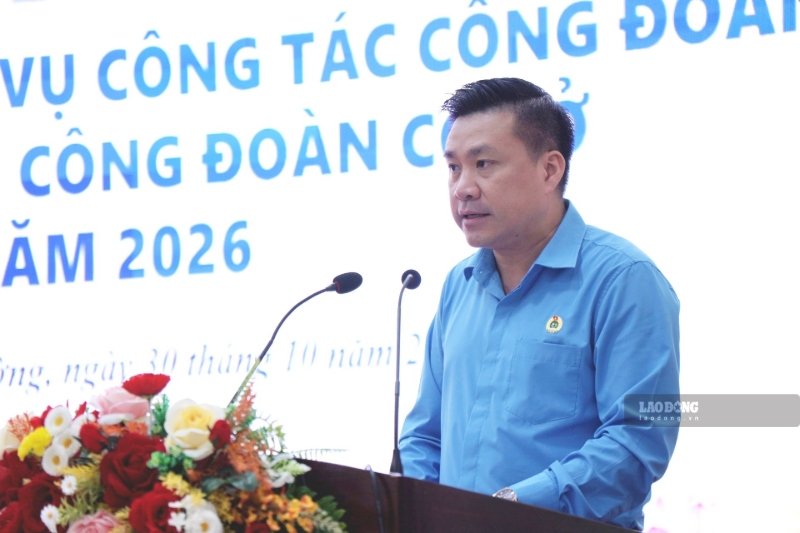 Ông Đặng Nguyên Hoàn - Chủ tịch Công đoàn phường Lào Cai - phát biểu khai mạc hội nghị. Ảnh: Đinh Đại