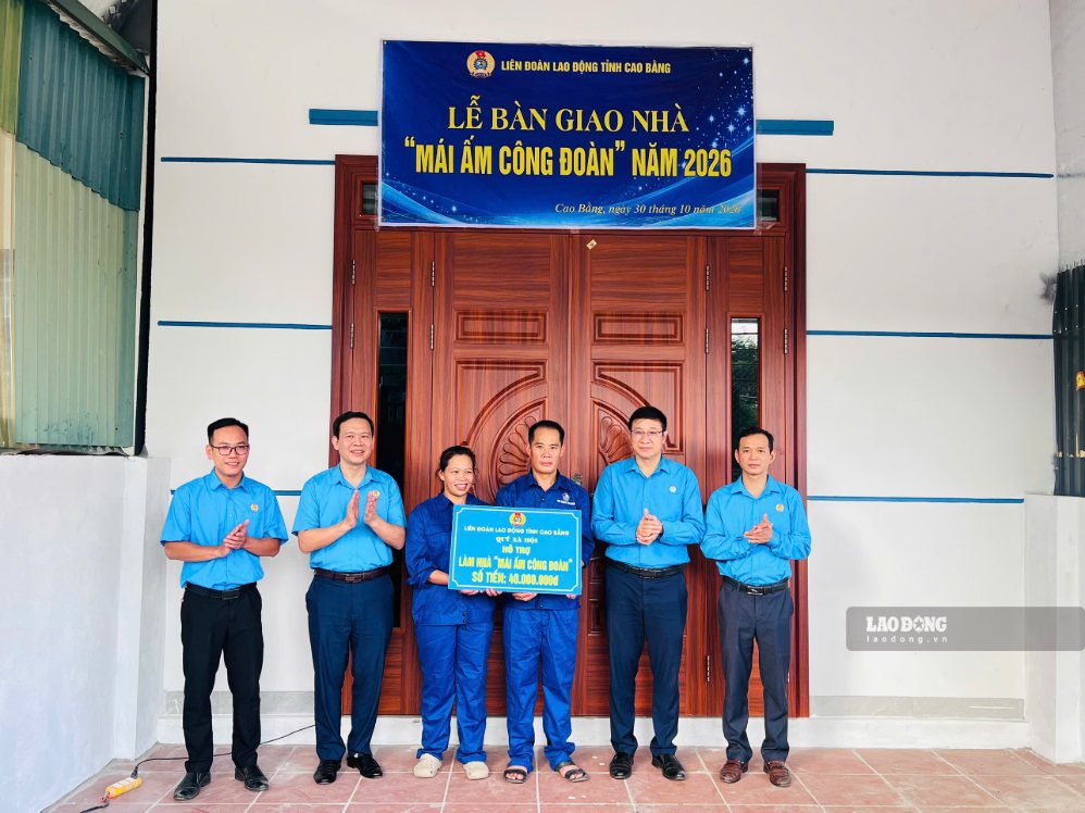 Công đoàn Cao Bằng tiếp sức nữ công nhân xây mái ấm