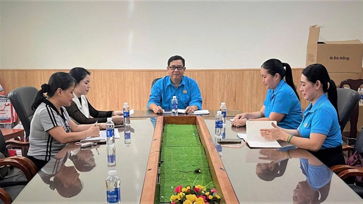 Hoa Khanh Ward Trade Union, Da Nang organizes thematic supervision at 3 grassroots trade unions. Photo: Hoa Khanh Trade Union