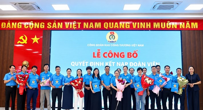 Công đoàn phường Trường Vinh thành lập 10 công đoàn cơ sở, kết nạp đoàn viên vào tổ chức. Ảnh: Công đoàn Nghệ An đăng tải ngày 31.10