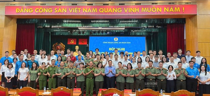 Sáng 31.10, Công đoàn Công an nhân dân tổ chức Hội nghị tập huấn bồi dưỡng nghiệp vụ công tác an toàn vệ sinh lao động cho Mạng lưới an toàn vệ sinh viên. Ảnh: Quỳnh Chi
