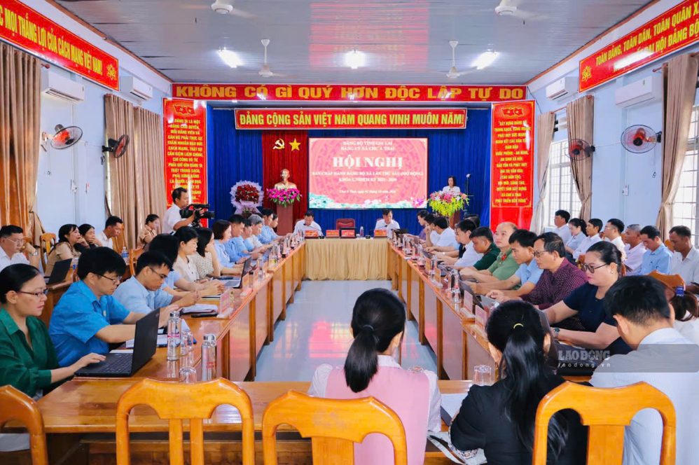 Quang cảnh buổi làm việc của xã Chư A Thai với Thường trực HĐND tỉnh. Ảnh: Bảo Anh