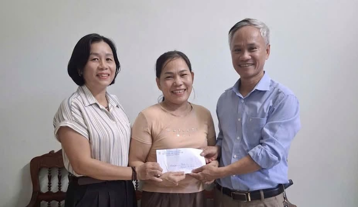 Nữ công nhân môi trường mắc ung thư được công đoàn hỗ trợ