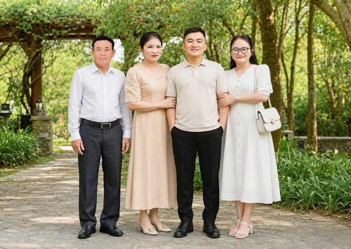 Gia đình chị Hà Thị Hoài. Với chị, giữ lửa hạnh phúc, không nhất thiết phải bắt đầu bằng những điều lớn lao. Đôi khi chỉ là một bữa cơm có đủ người, một lời hỏi han, sẻ chia cùng nhau sau ngày làm việc. Ảnh: Nhân vật cung cấp.