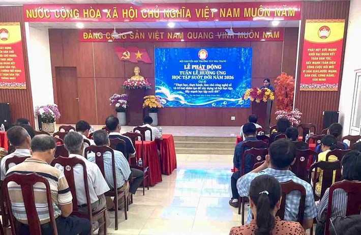 Cơ quan chức năng phát động Tuần lễ hưởng ứng học tập suốt đời. Ảnh: Mặt trận Tây Nha Trang
