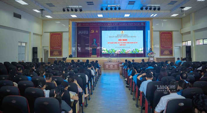 Gần 500 cán bộ công đoàn cơ sở tham dự hội nghị tập huấn nghiệp vụ tài chính. Ảnh: Duy Chương