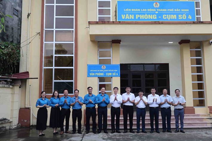 Liên đoàn Lao động thành phố Bắc Ninh tổ chức ra mắt Văn phòng Cụm địa bàn khu công nghiệp số 4 vào chiều ngày 4.10. Ảnh: Quyết Chiến.