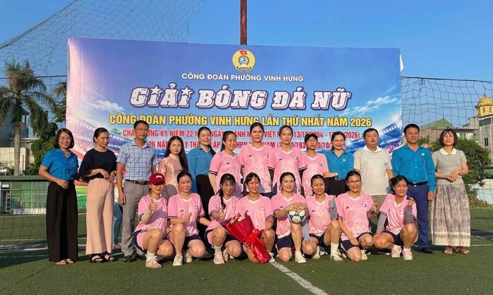 Công đoàn phường Vinh Hưng tổ chức giải bóng đá, tạo sân chơi cho đoàn viên nữ. Ảnh: Công đoàn Nghệ An đăng tải ngày 3.10