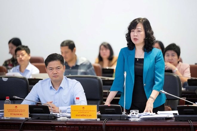 Ủy viên Trung ương Đảng, Bộ trưởng Bộ Y tế Đào Hồng Lan tại phiên họp của Ủy ban Văn hóa và Xã hội để thẩm tra Dự án Luật Hiến, lấy, ghép mô, bộ phận cơ thể người và hiến, lấy xác (sửa đổi). Ảnh: Quochoi.vn
