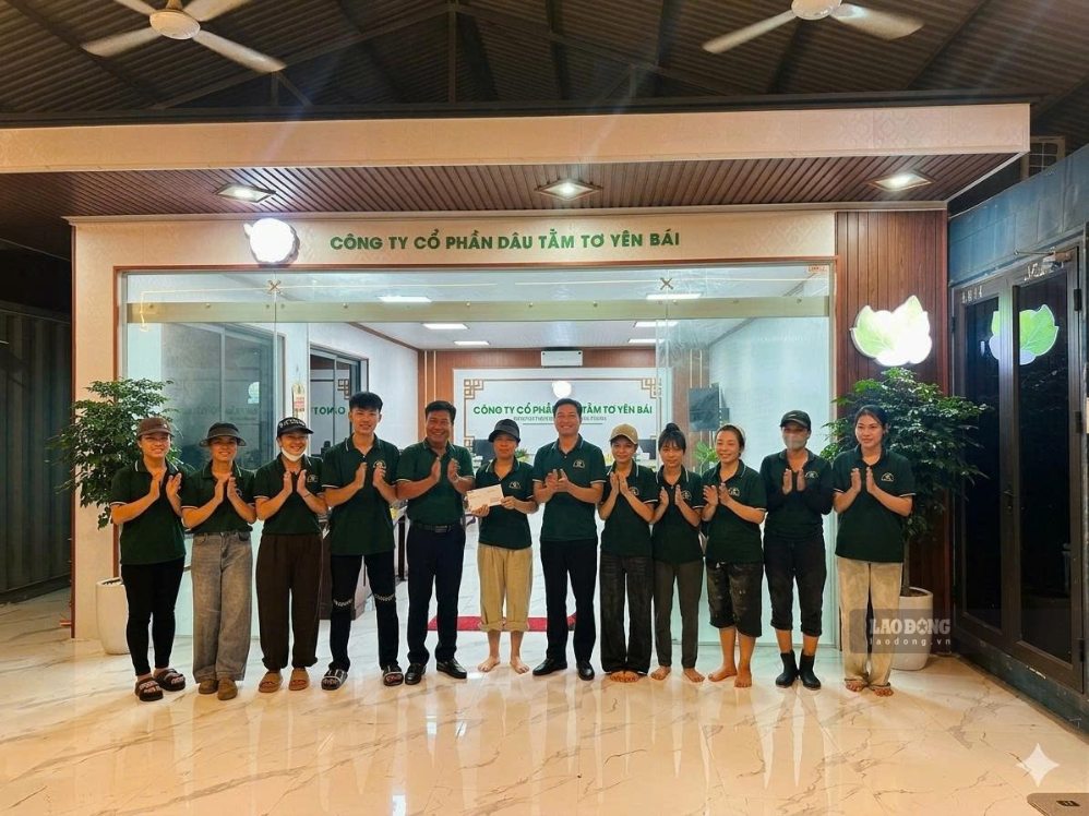Trao thưởng tháng 9/2026 cho Tổ 8 