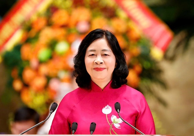Bà Bùi Thị Minh Hoài, Ủy viên Bộ Chính trị, Bí thư Trung ương Đảng, Chủ tịch Ủy ban Trung ương MTTQ Việt Nam gửi thư chúc mừng tới Hội đồng chức sắc Chăm Bàlamôn cùng toàn thể đồng bào Chăm theo đạo Bàlamôn. Ảnh: Mặt trận Tổ quốc
