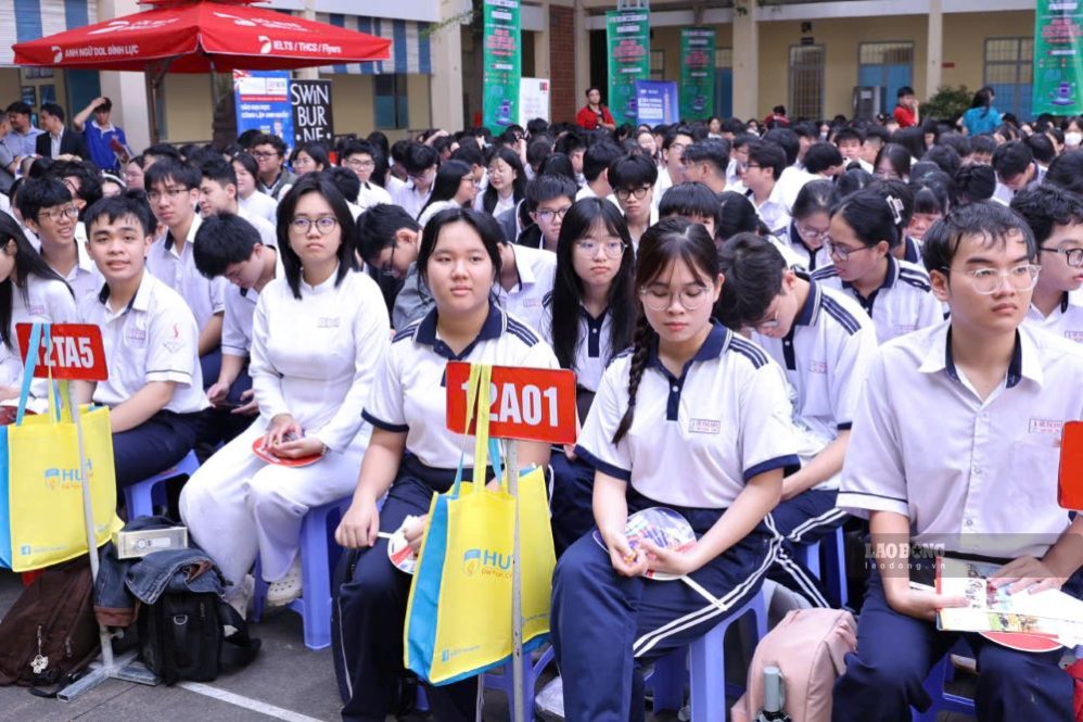 Chọn ngành nghề thời AI: Đừng chạy theo tâm lý đám đông