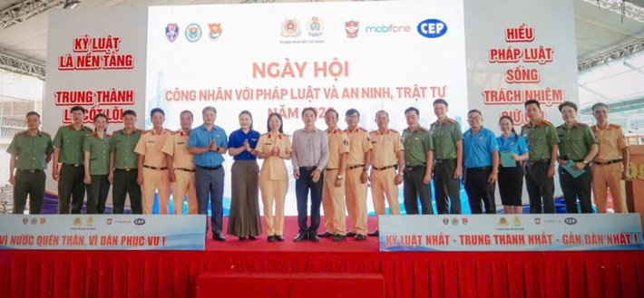 Công đoàn Công an TP Hồ Chí Minh (thuộc Công đoàn Công an nhân dân) tổ chức tuyên truyền pháp luật về an ninh trật tự cho công nhân, lao động tháng 9.2026. Ảnh: Nguyễn Hữu Toàn/Công đoàn Công an TP Hồ Chí Minh