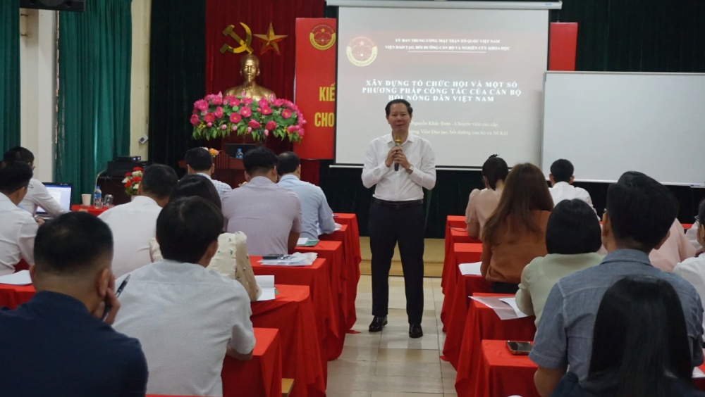 Bồi dưỡng kiến thức cho cán bộ Hội Nông dân trong kỷ nguyên số