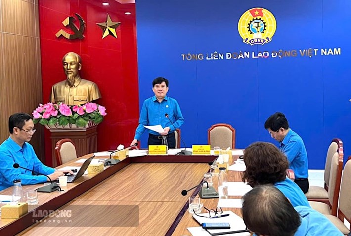 Phó Chủ tịch Tổng LĐLĐVN Nguyễn Xuân Hùng phát biểu tại hội nghị. Ảnh: Hà Anh