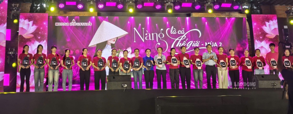 Công ty ở Quảng Ngãi tặng 4.715 đồng hồ định vị trẻ em cho người lao động