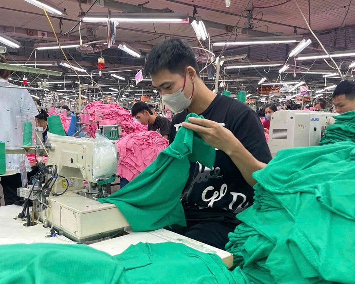 Anh Lê Văn Sửu - công nhân Công ty Cổ phần May xuất khẩu Hà Phong (Bắc Ninh) được công đoàn công ty đề nghị Ban thường vụ Liên đoàn Lao động thành phố Bắc Ninh tuyên dương là công nhân có đề tài, sáng kiến tiêu biểu năm 2026. Ảnh: Nhân vật cung cấp.