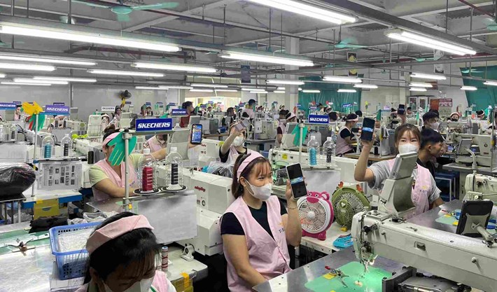 Đoàn viên, người lao động tại Tuyên Quang tích cực tham gia Cuộc thi trực tuyến tìm hiểu Nghị quyết Đại hội Công đoàn Việt Nam. Ảnh: LĐLĐ Tuyên Quang