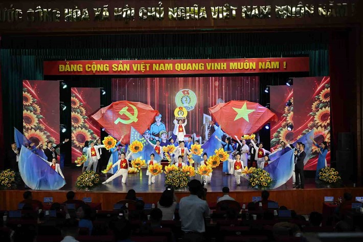 Liên hoan văn nghệ trong công nhân, viên chức, lao động thành phố Bắc Ninh lần thứ II - năm 2026 đã trải qua hành trình sôi nổi với 162 tiết mục. Ảnh: Quyết Chiến.