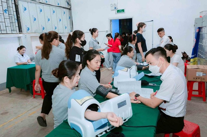 Công ty TNHH Hai thành viên trở lên Hana Leaders tổ chức khám sức khoẻ cho đoàn viên. Ảnh: Công đoàn Nghệ An đăng tải ngày 5.10
