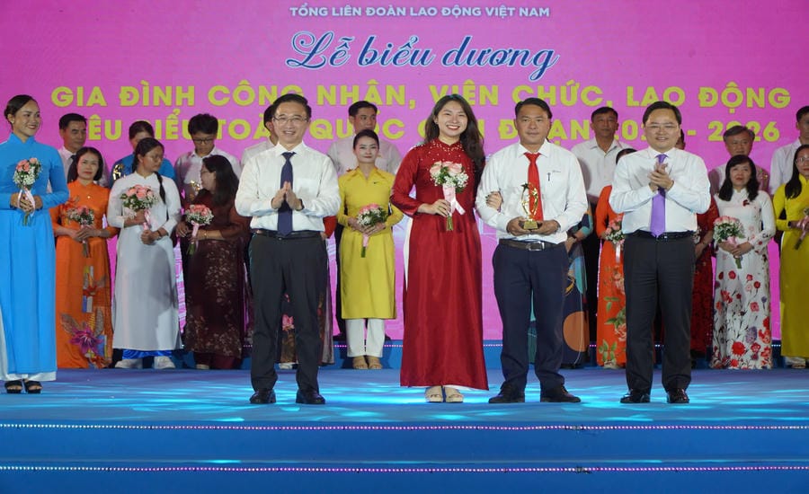Giữ lửa hạnh phúc trong gia đình công nhân lao động