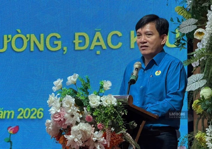 Ông Nguyễn Xuân Hùng - Phó Chủ tịch Tổng Liên đoàn Lao động Việt Nam phát biểu khai mạc lớp tập huấn. Ảnh: Xuyên Đông