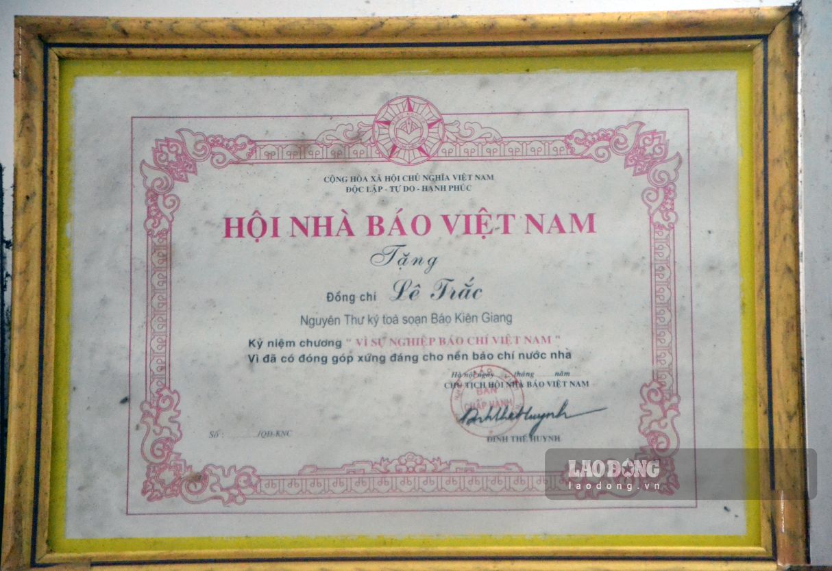 Nhà báo đặt nền cuộc sống mới trên biển Tây