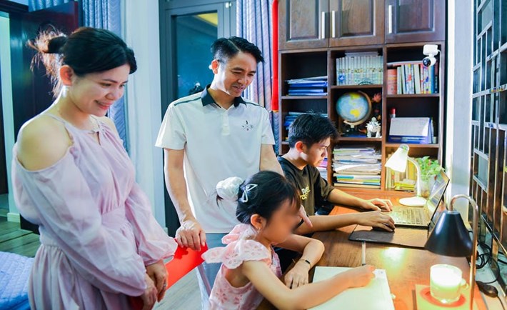 Gia đình anh Nguyễn Hồng Dương - chị Đặng Thị Thu Trang, công đoàn Công ty TNHH Nissei Việt Nam. Ảnh: Công đoàn Nissei Việt Nam