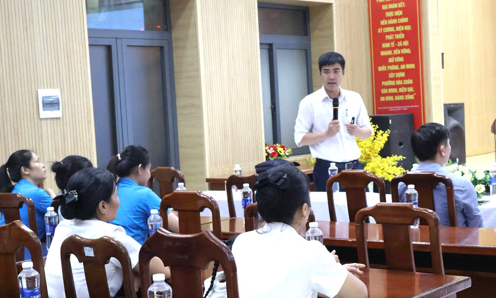 Công đoàn phường Hòa Xuân, Đà Nẵng tuyên truyền pháp luật cho người lao động