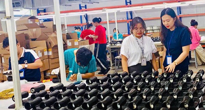 Công đoàn xã Chiên Đàn, Đà Nẵng vận động thành lập công đoàn cơ sở tại Công ty TNHH Visual Comfort Việt Nam. Ảnh: Công đoàn Chiên Đàn
