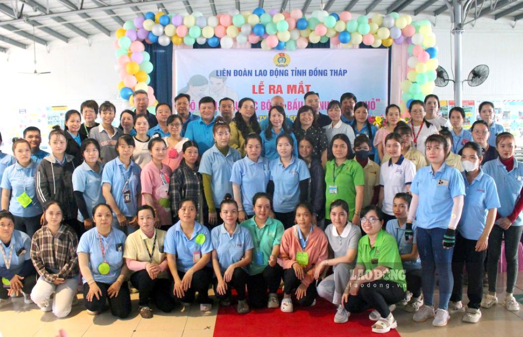 Thành viên câu lạc bộ bà bầu và nuôi con nhỏ tại Công ty TNHH Freeview Industrial trong ngày ra mắt. Ảnh: Thanh Mai