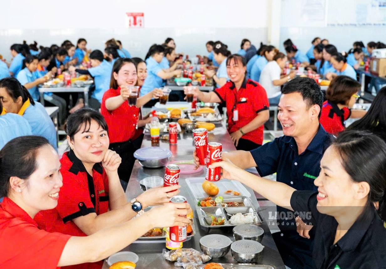 Bữa cơm công đoàn tại Công ty 