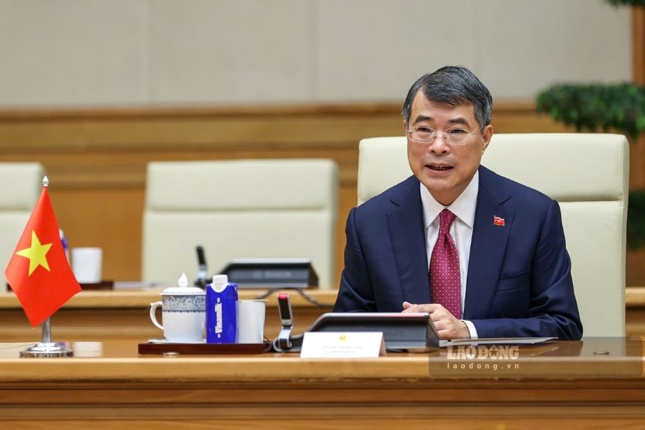 Ngày 7.10, tại trụ sở Chính phủ, Ủy viên Bộ Chính trị, Thủ tướng Chính phủ Lê Minh Hưng đã hội kiến Tổng thống nước Cộng hòa Panama José Raúl Mulino nhân dịp thăm chính thức Việt Nam từ ngày 5 - 8.10.  Trên cơ sở kết quả tốt đẹp của cuộc hội đàm giữa Tổng Bí thư, Chủ tịch nước Tô Lâm và Tổng thống Panama, cũng như việc hai nước đã ký nhiều văn kiện hợp tác song phương trong các lĩnh vực an ninh, nông nghiệp, vận tải hàng hải và hàng không, hải quan, du lịch, giáo dục và đào tạo, Thủ tướng Lê Minh Hưng đề nghị Chính phủ hai nước tập trung cụ thể hóa các thỏa thuận cấp cao đã đạt được, xác định rõ đầu mối, lộ trình và kết quả, bảo đảm các cam kết được triển khai thực chất, hiệu quả, mang lại lợi ích cho cả hai bên.
