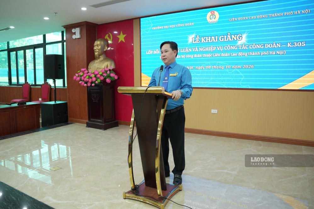 PGS.TS Lê Mạnh Hùng – Hiệu trưởng Trường Đại học Công đoàn phát biểu tại Lễ khai giảng. Ảnh: Kiều Vũ