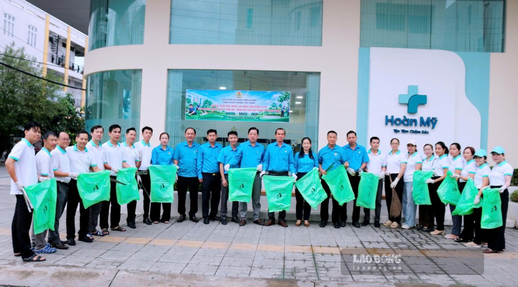 Công đoàn Cà Mau ra quân hưởng ứng phong trào “Xanh - sạch - đẹp”