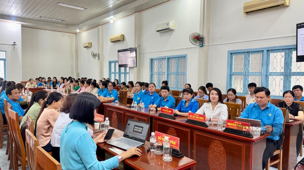 Cán bộ công đoàn tham dự Hội nghị tập huấn công tác nữ công cấp cơ sở năm 2026. Ảnh chụp ngày 8.10.2026 tại LĐLĐ tỉnh Vĩnh Long. Ảnh: Hoàng Lộc