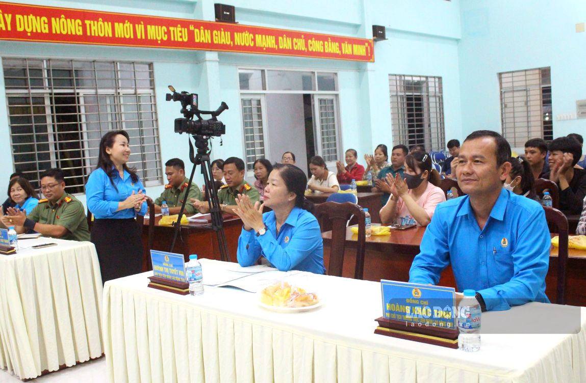 Lãnh đạo LĐLĐ tỉnh tham dự hội nghị “Gặp gỡ - Lắng nghe - Chia sẻ cùng công nhân khu nhà trọ” năm 2026. Ảnh: Thanh Mai