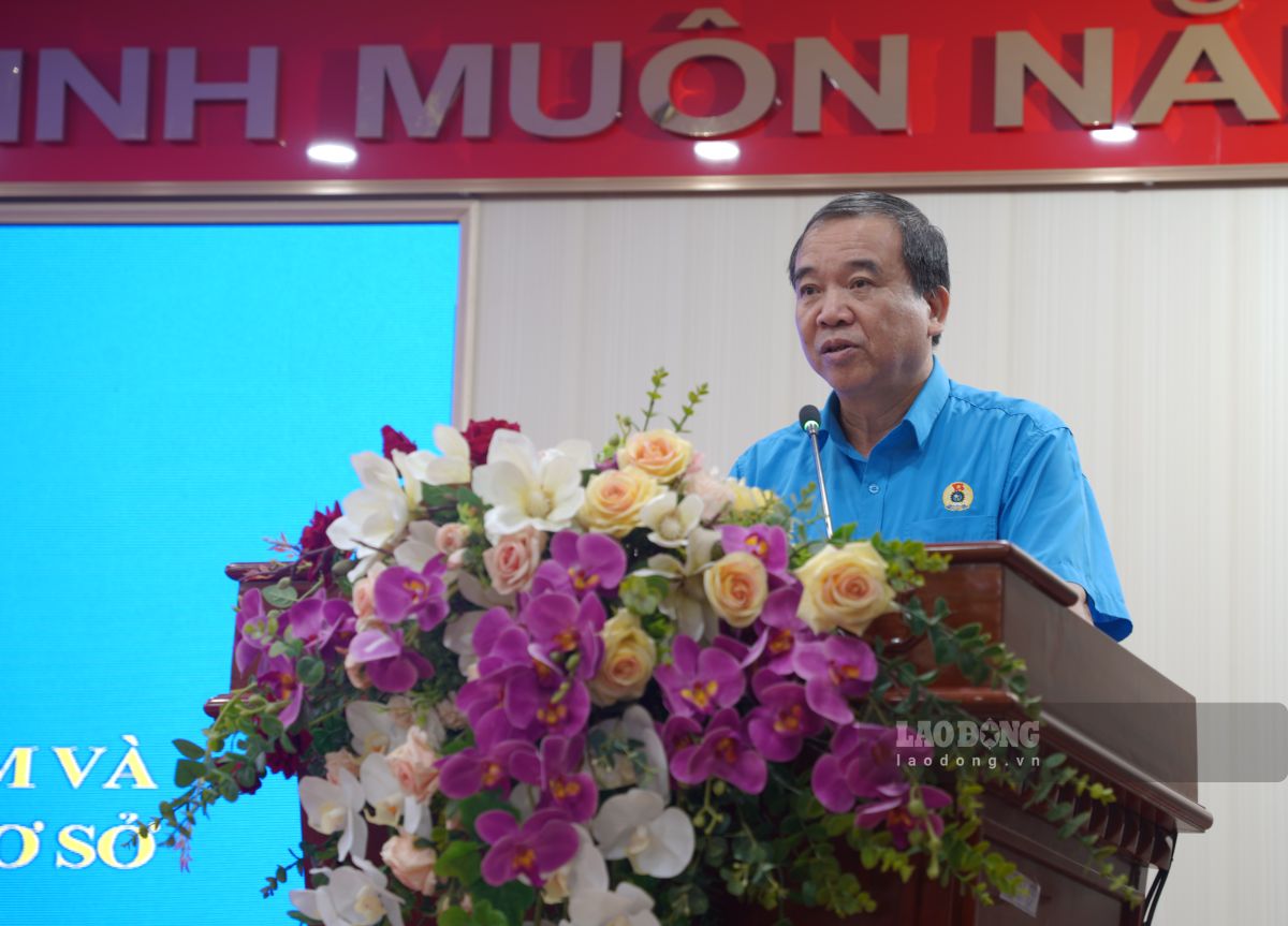 ng Vũ Hồng Minh - Phó Chủ tịch LĐLĐ tỉnh Ninh Bình, Trưởng Ban Công đoàn KCN phát biểu tại hội nghị. Ảnh: Lương Hà