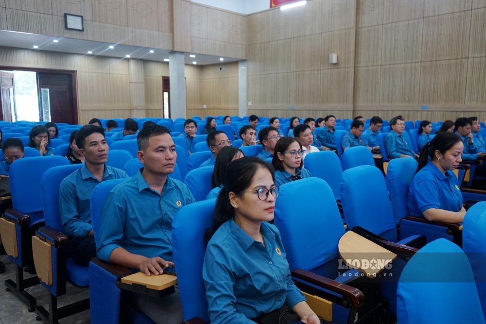 Các cán bộ công đoàn xã, phường của 3 tỉnh Ninh Bình, Thanh Hóa và Nghệ An tham gia lớp tập huấn. Ảnh: Quách Du (chụp ngày 8.10.2026)