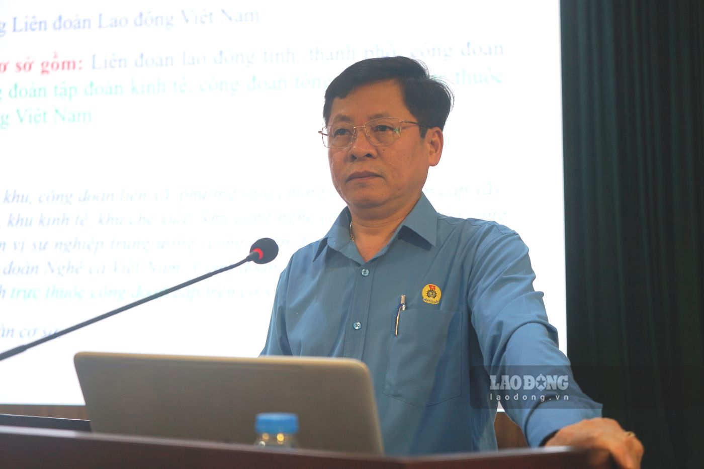 Ông Đoàn Đức Hân - Phó Trưởng ban Quan hệ Lao động Tổng Liên đoàn Lao động Việt Nam truyền đạt chuyên đề tại lớp tập huấn. Ảnh: Quách Du (chụp ngày 8.10.2026)