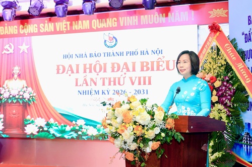 Phó Chủ tịch Ủy ban Trung ương MTTQ Việt Nam, Ủy viên Ban Thường vụ Thành ủy, Chủ tịch Ủy ban Mặt trận Tổ quốc Việt Nam TP Hà Nội Bùi Huyền Mai phát biểu. Ảnh: Quang Thái