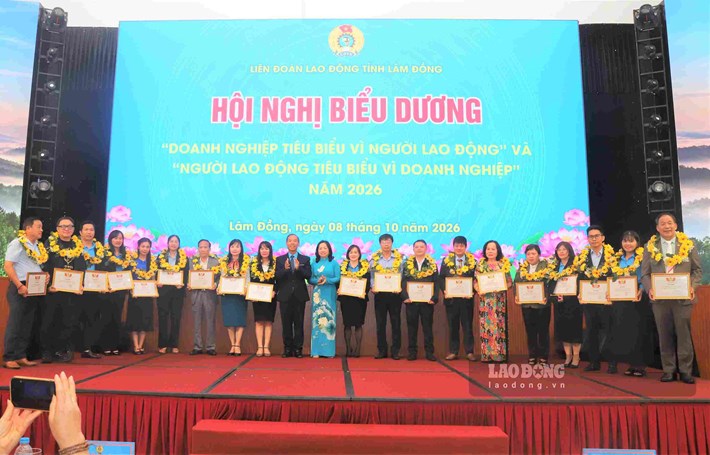 LĐLĐ tỉnh Lâm Đồng biểu dương các doanh nghiệp tiêu biểu vì người lao động năm 2026. Ảnh: Phúc Khánh